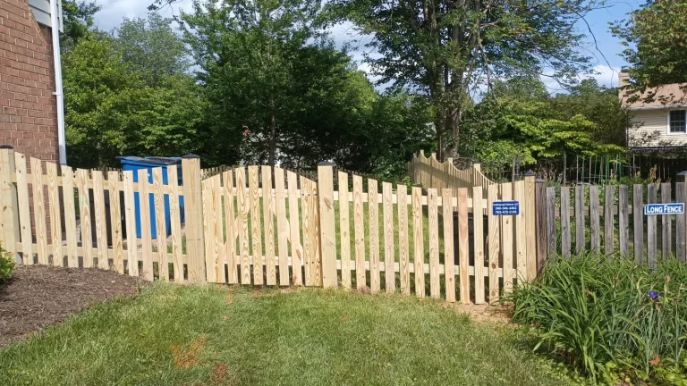 Wood & Privacy Fence Installation in Woodbridge, Virginia | Universal Fence LLC
